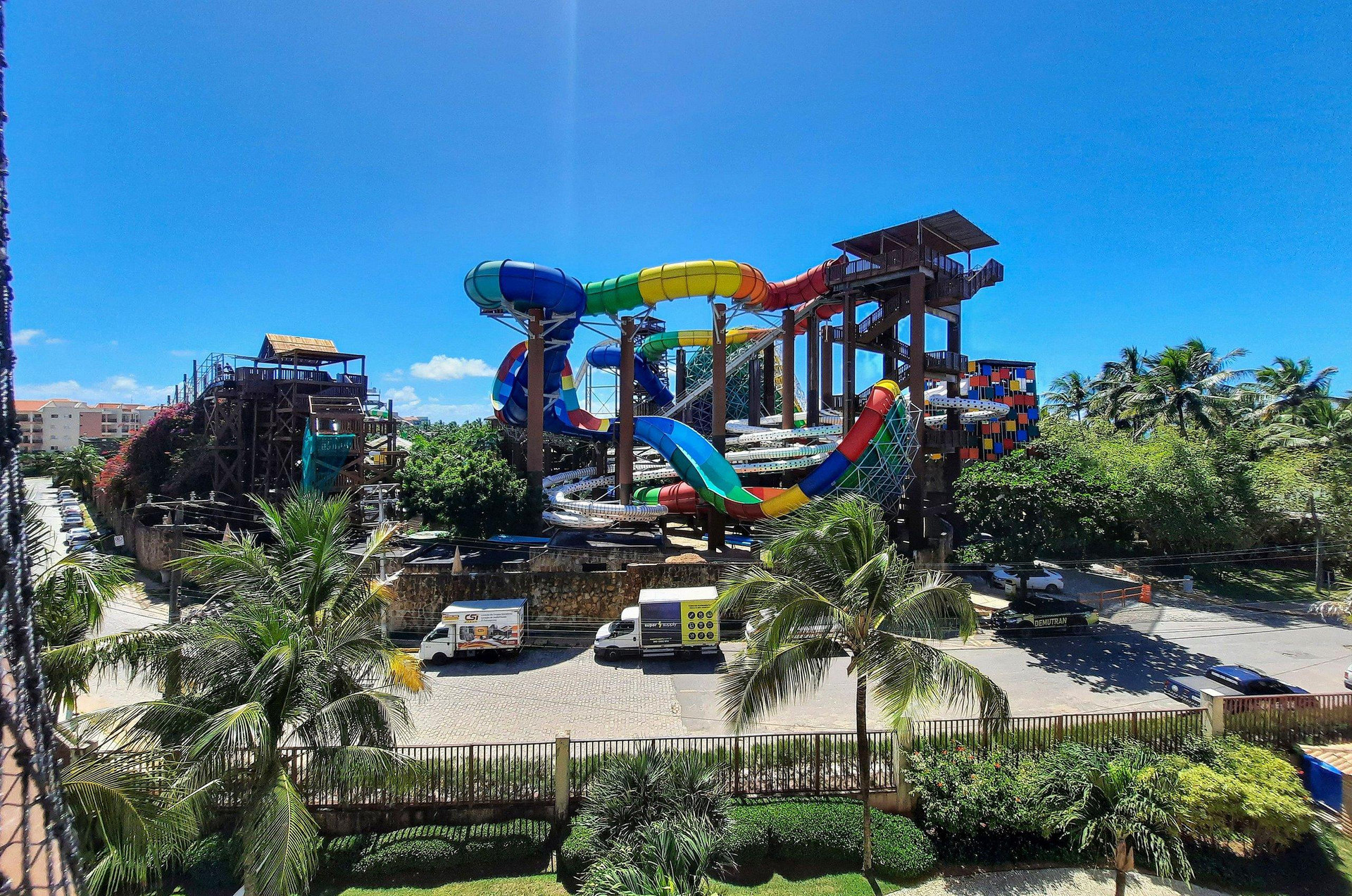 image-housing-carousel