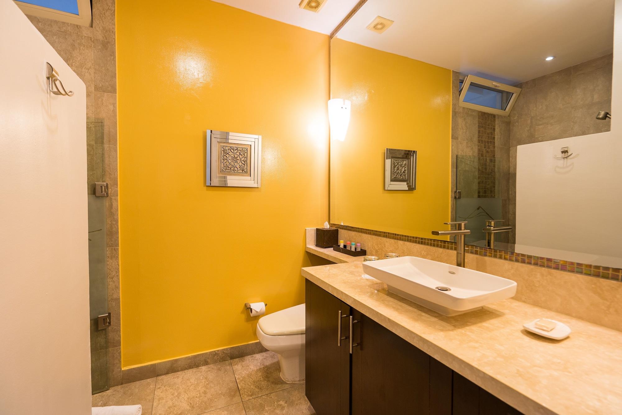 2 Bed Street/Partial Ocean View Suite