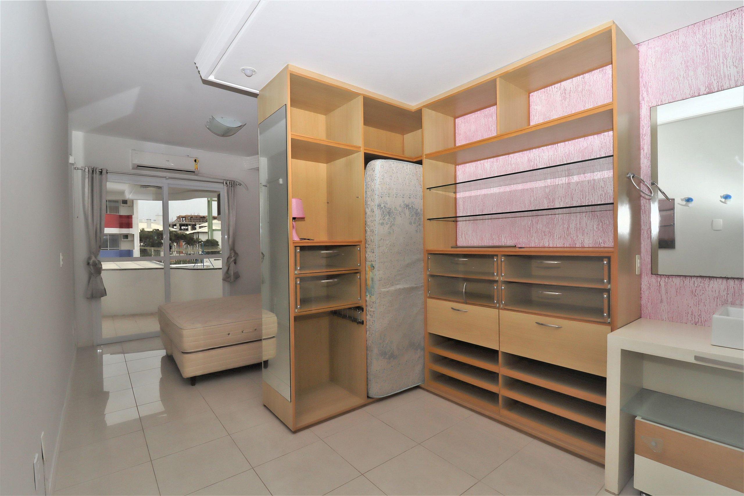 image-housing-carousel