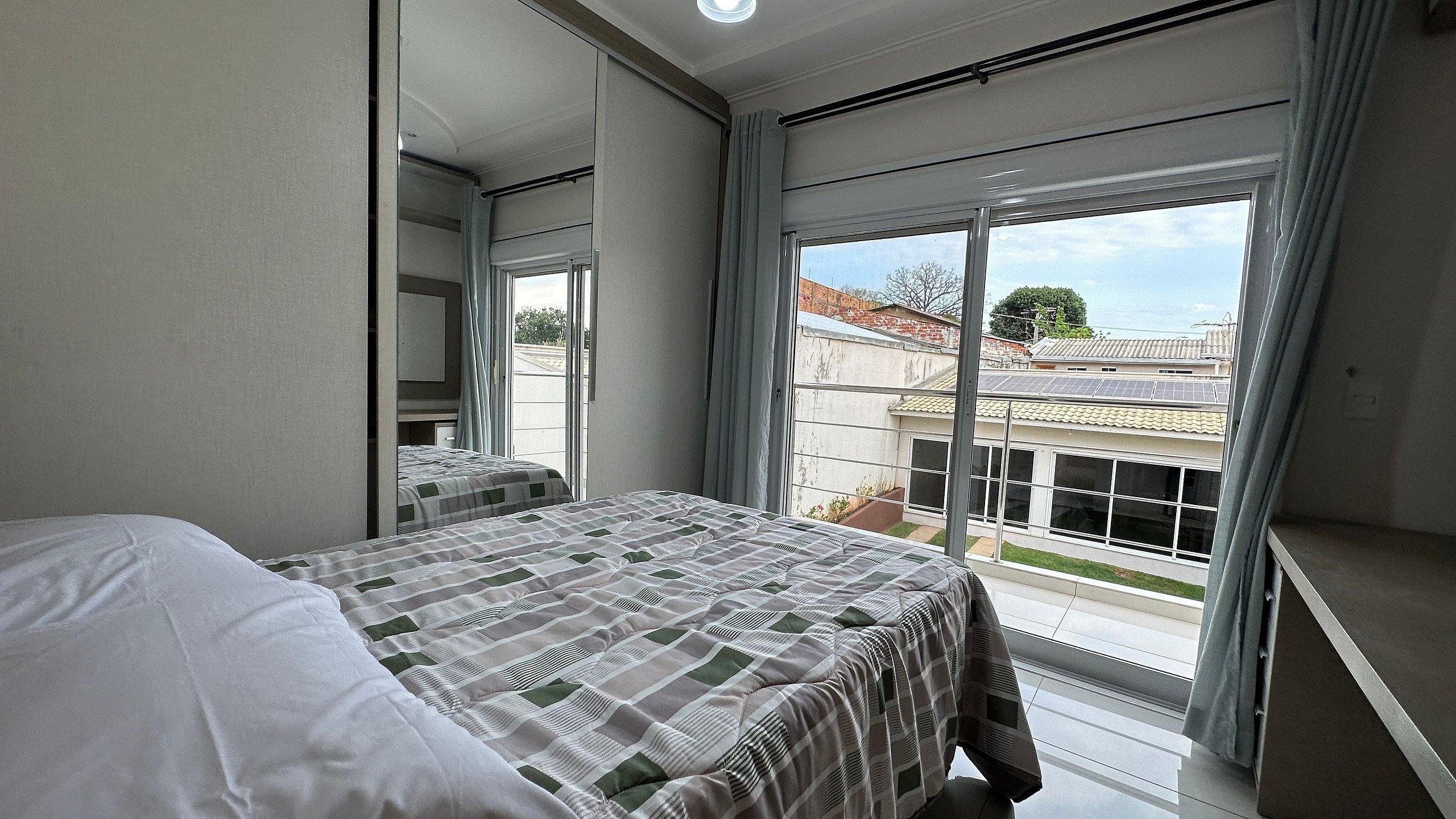 image-housing-carousel