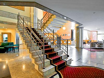 image-housing-carousel