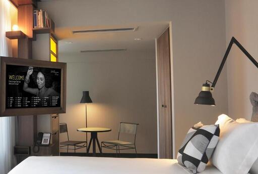 image-housing-carousel