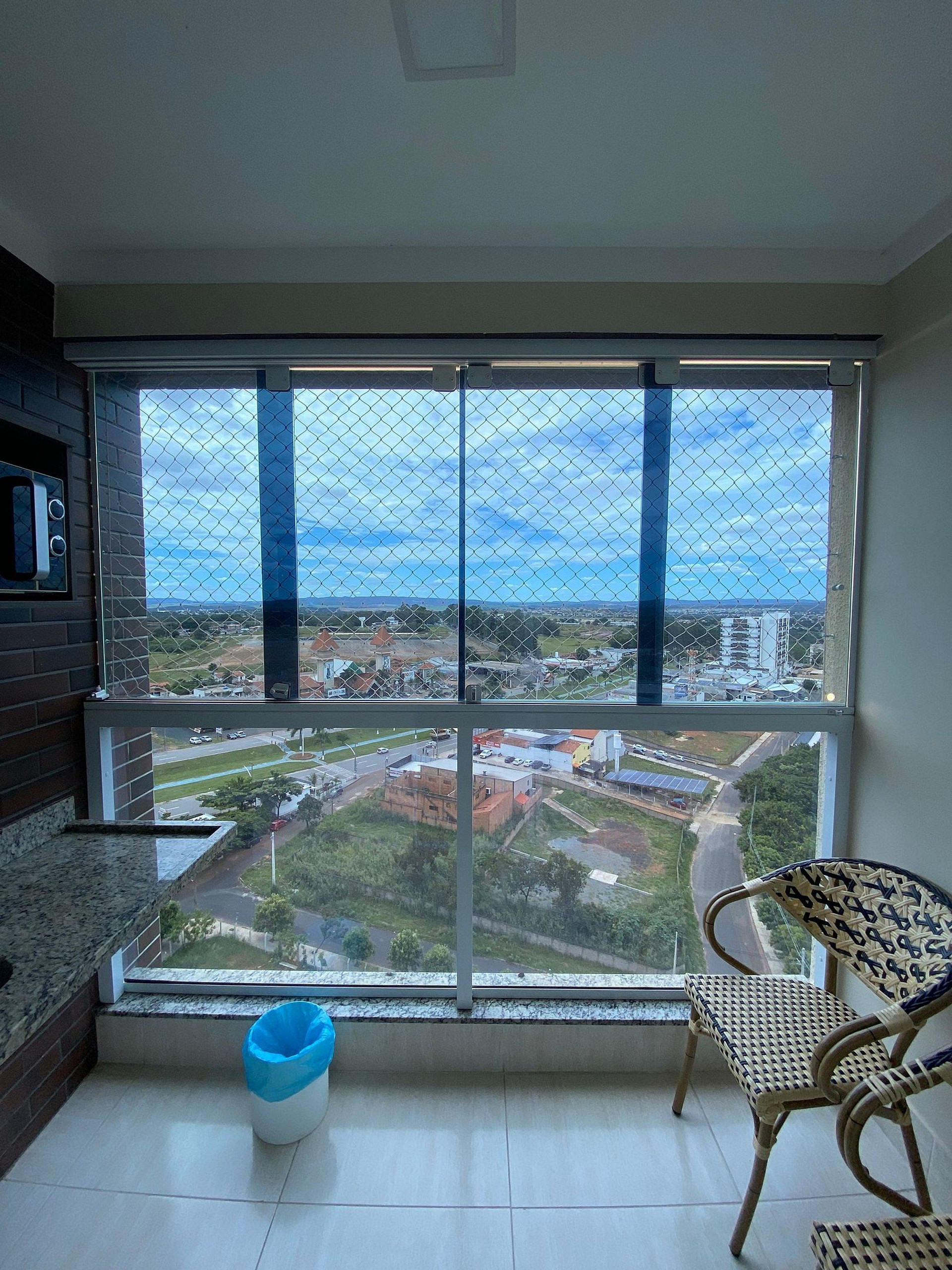 image-housing-carousel