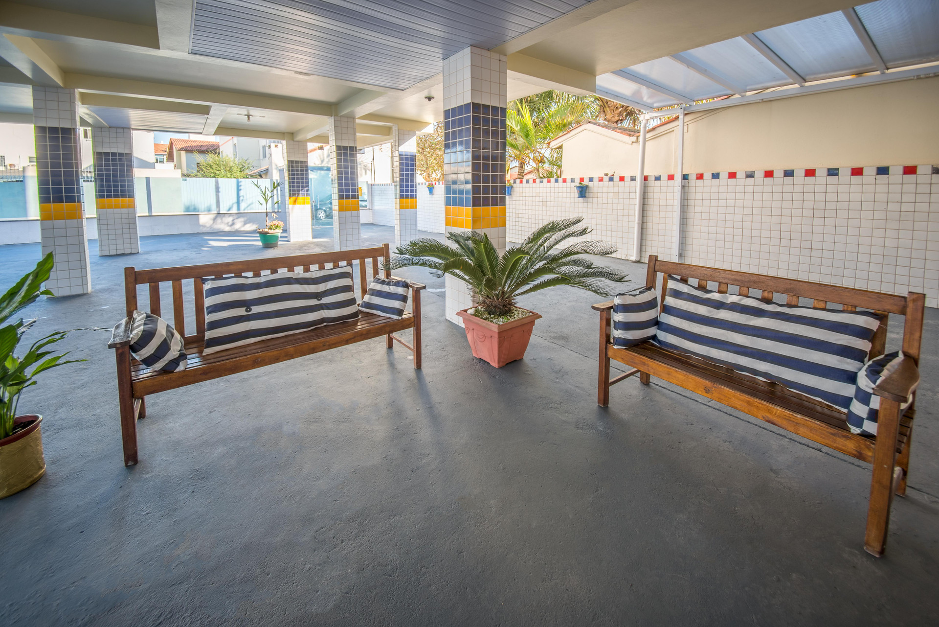 image-housing-carousel
