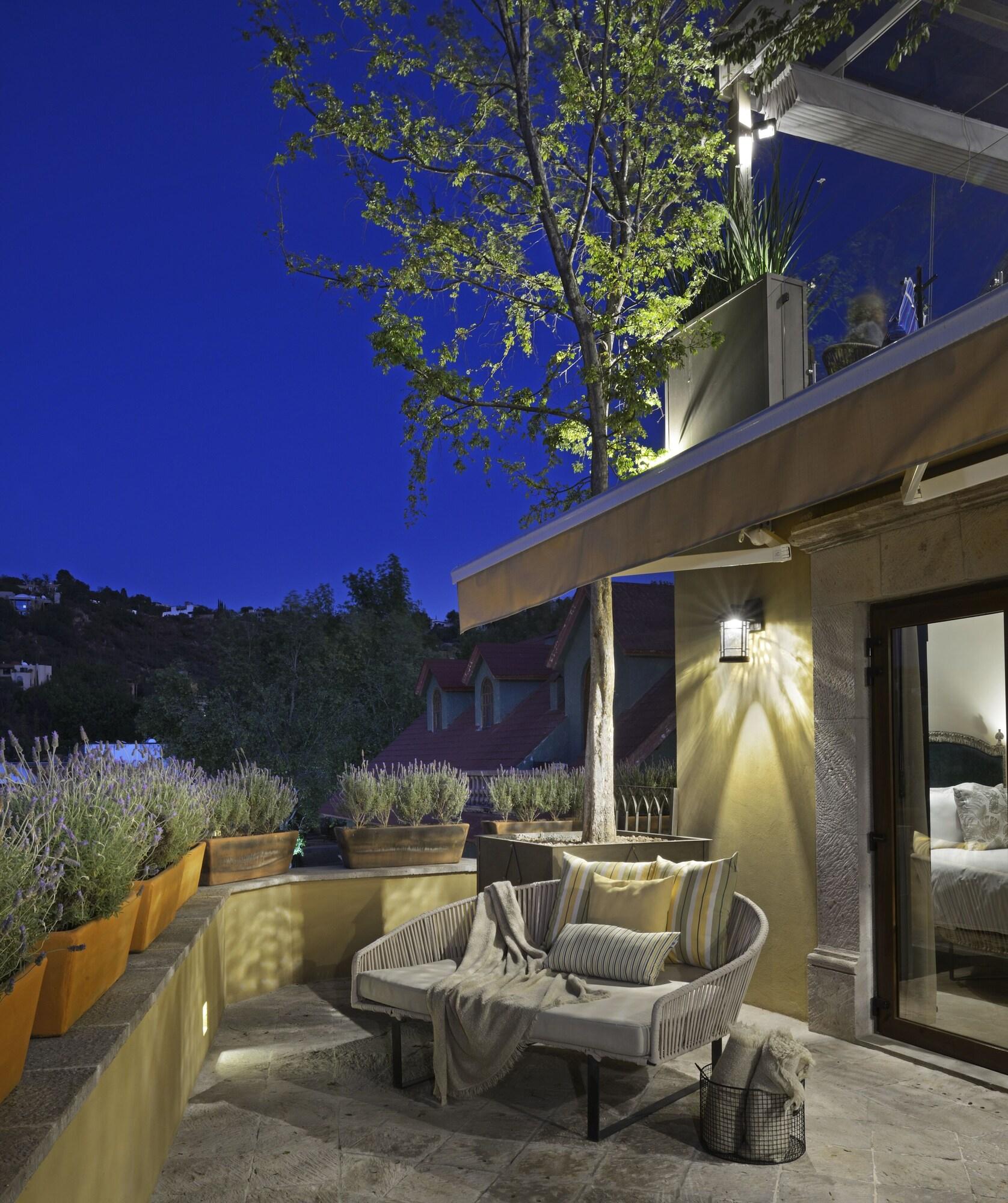 image-housing-carousel
