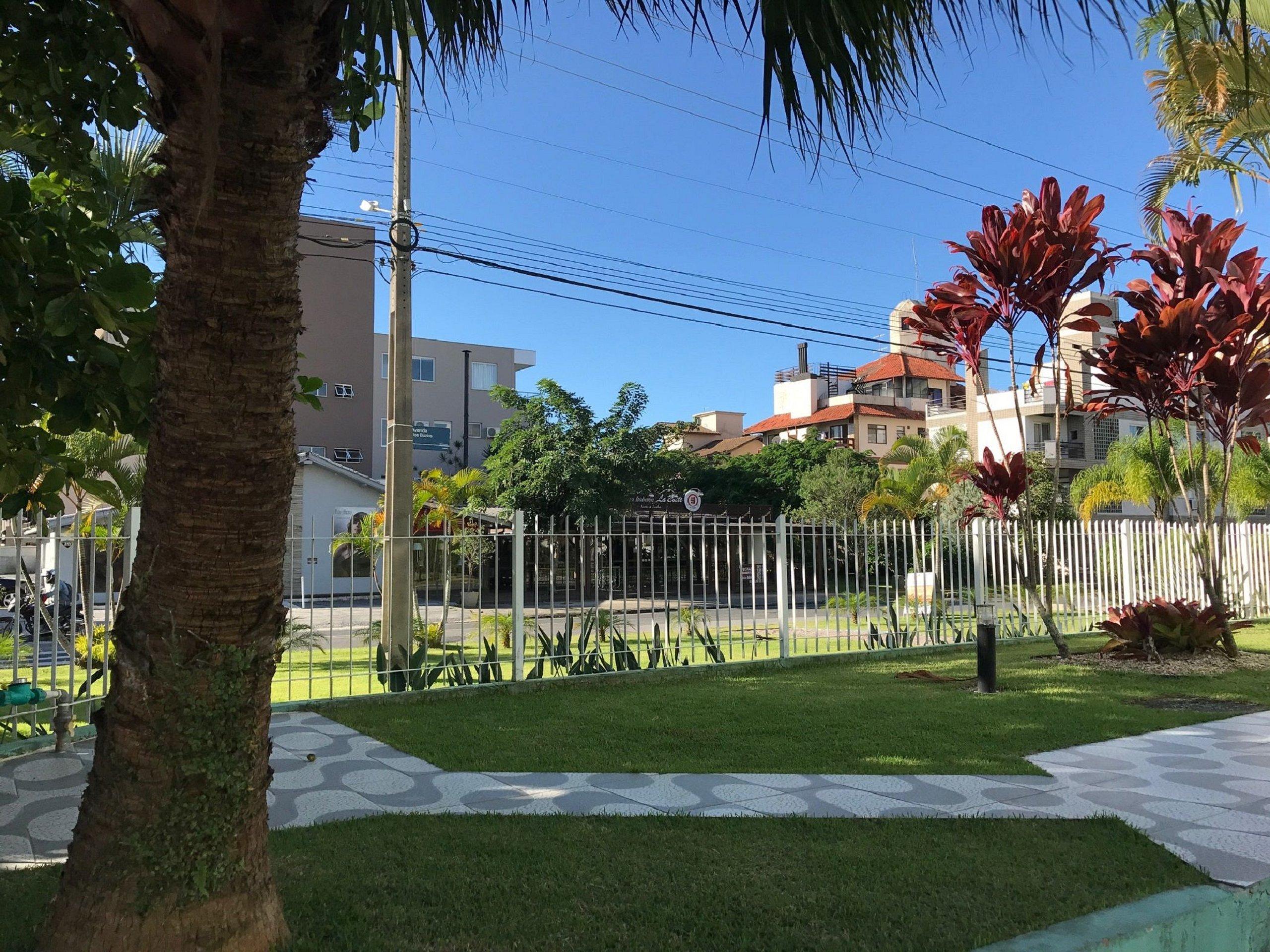 image-housing-carousel