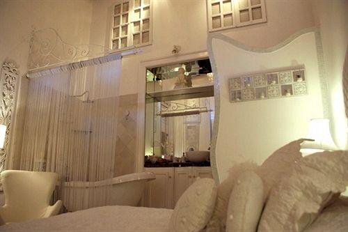 image-housing-carousel