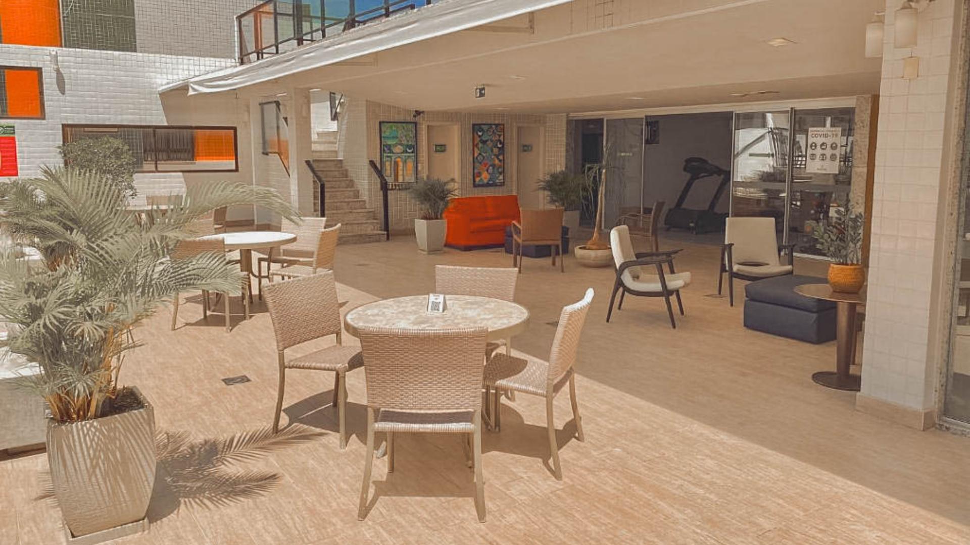 image-housing-carousel