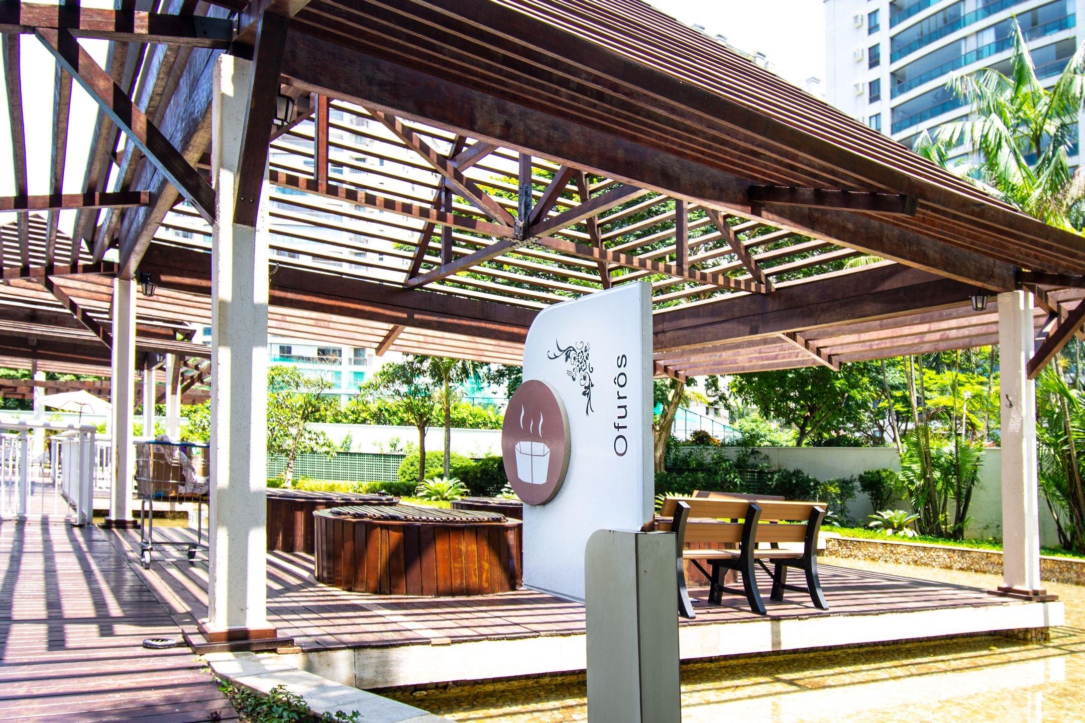 image-housing-carousel