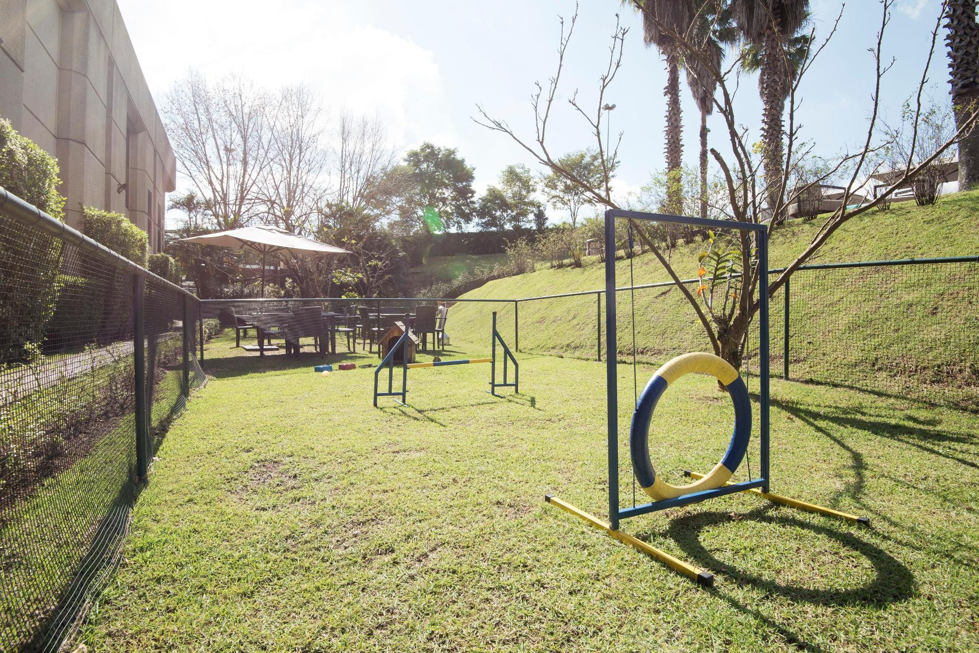 image-housing-carousel