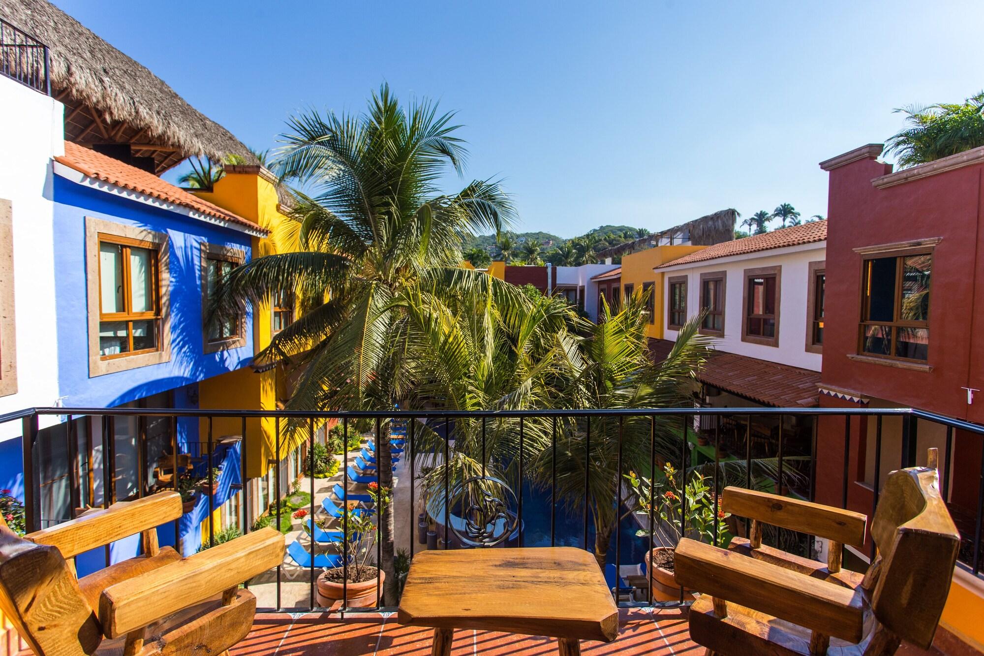 Balcony Junior Suite con Vistas a la Piscina (Solo Adultos)