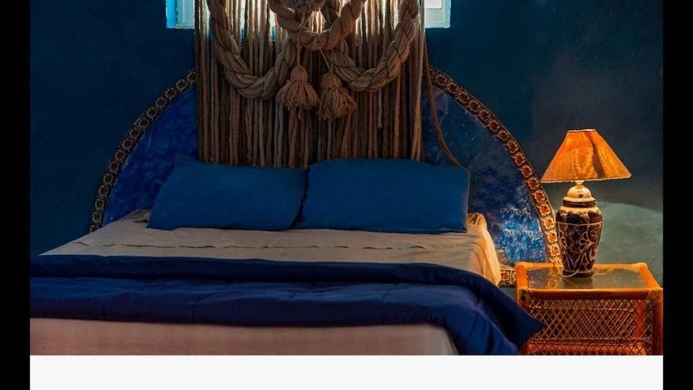 image-housing-carousel