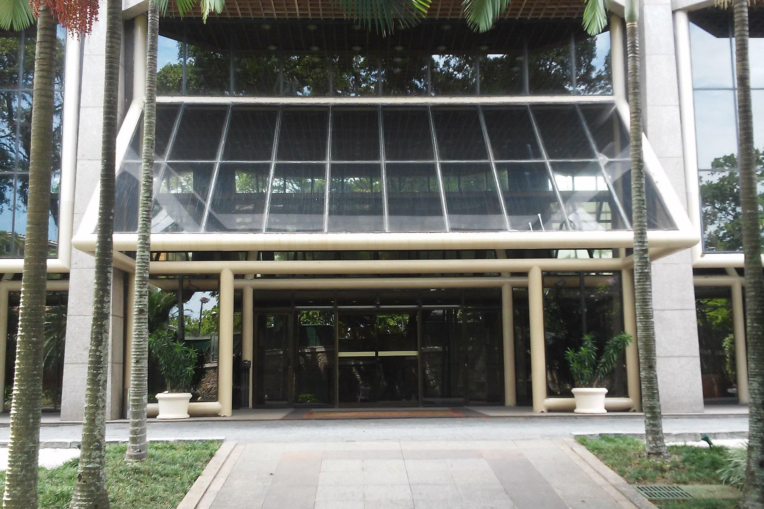 image-housing-carousel