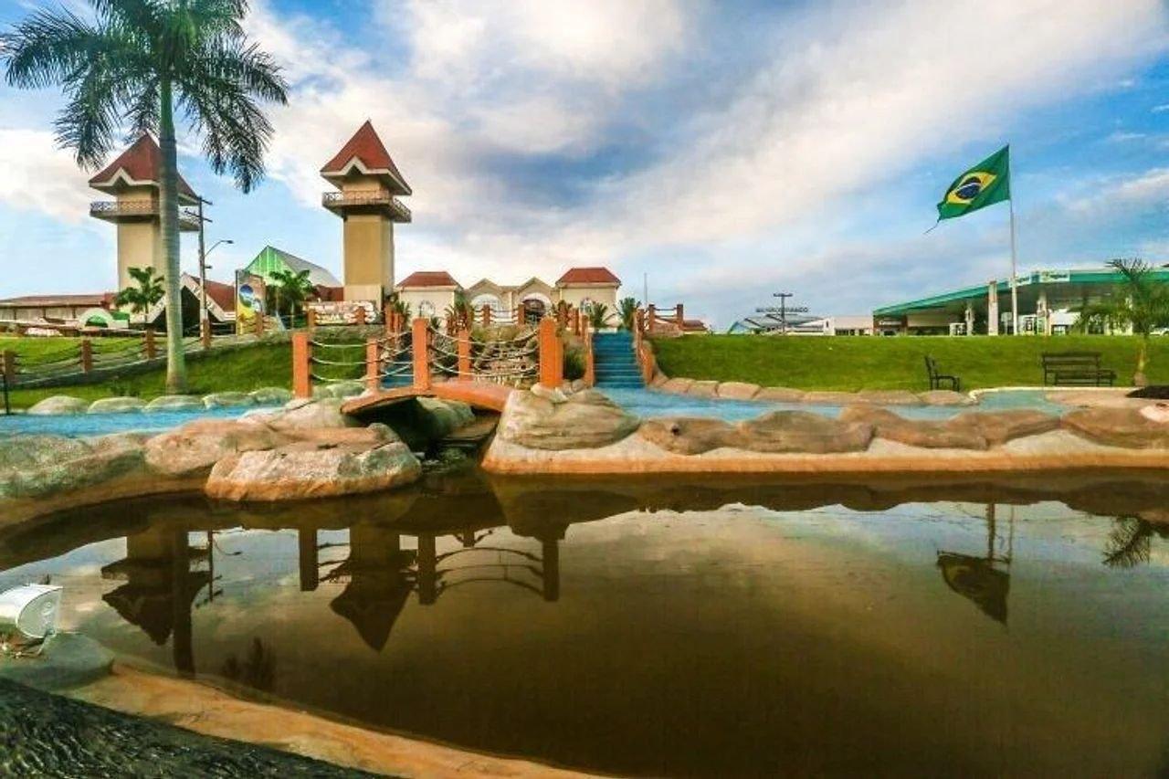 image-housing-carousel