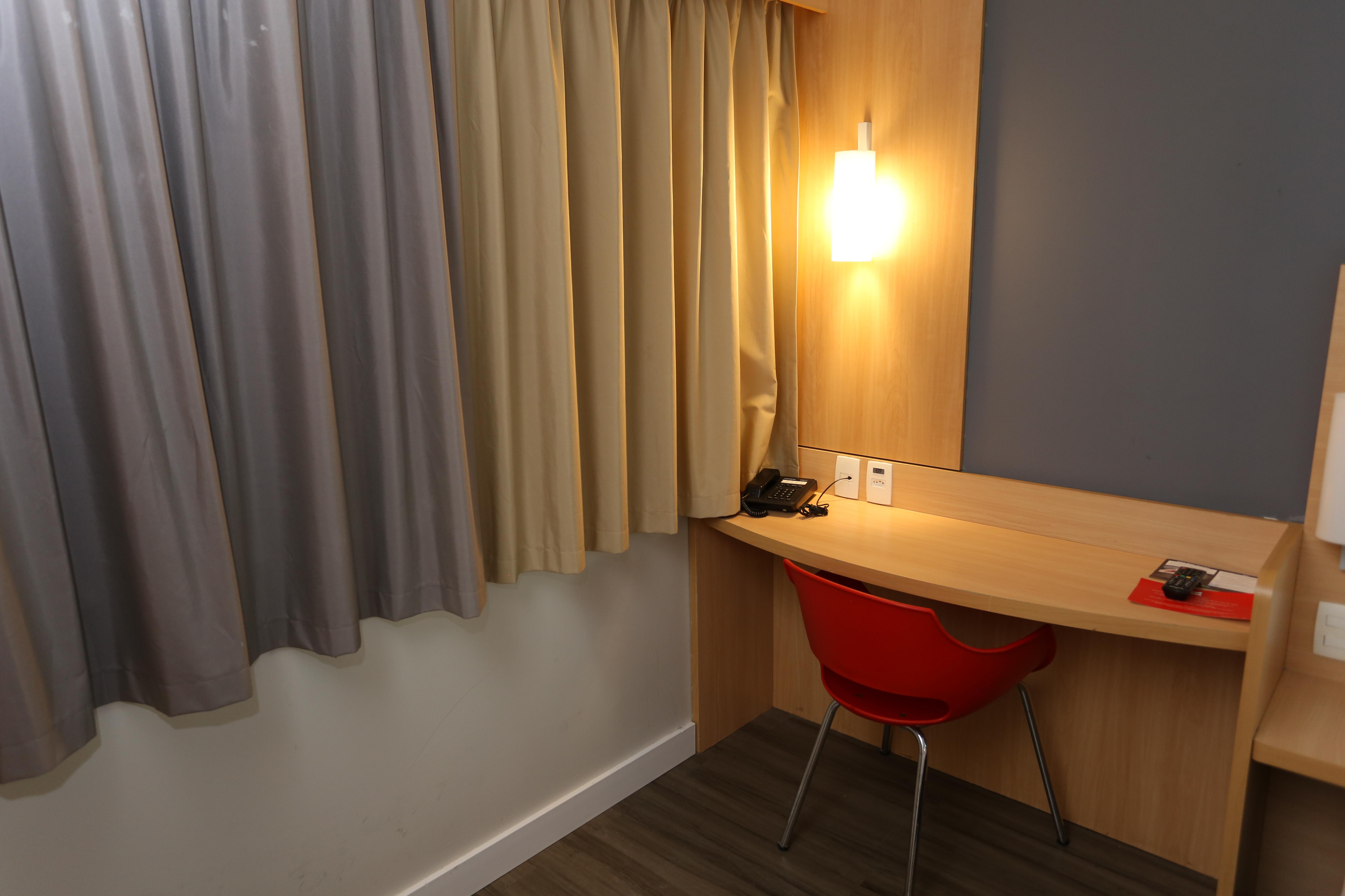 image-housing-carousel