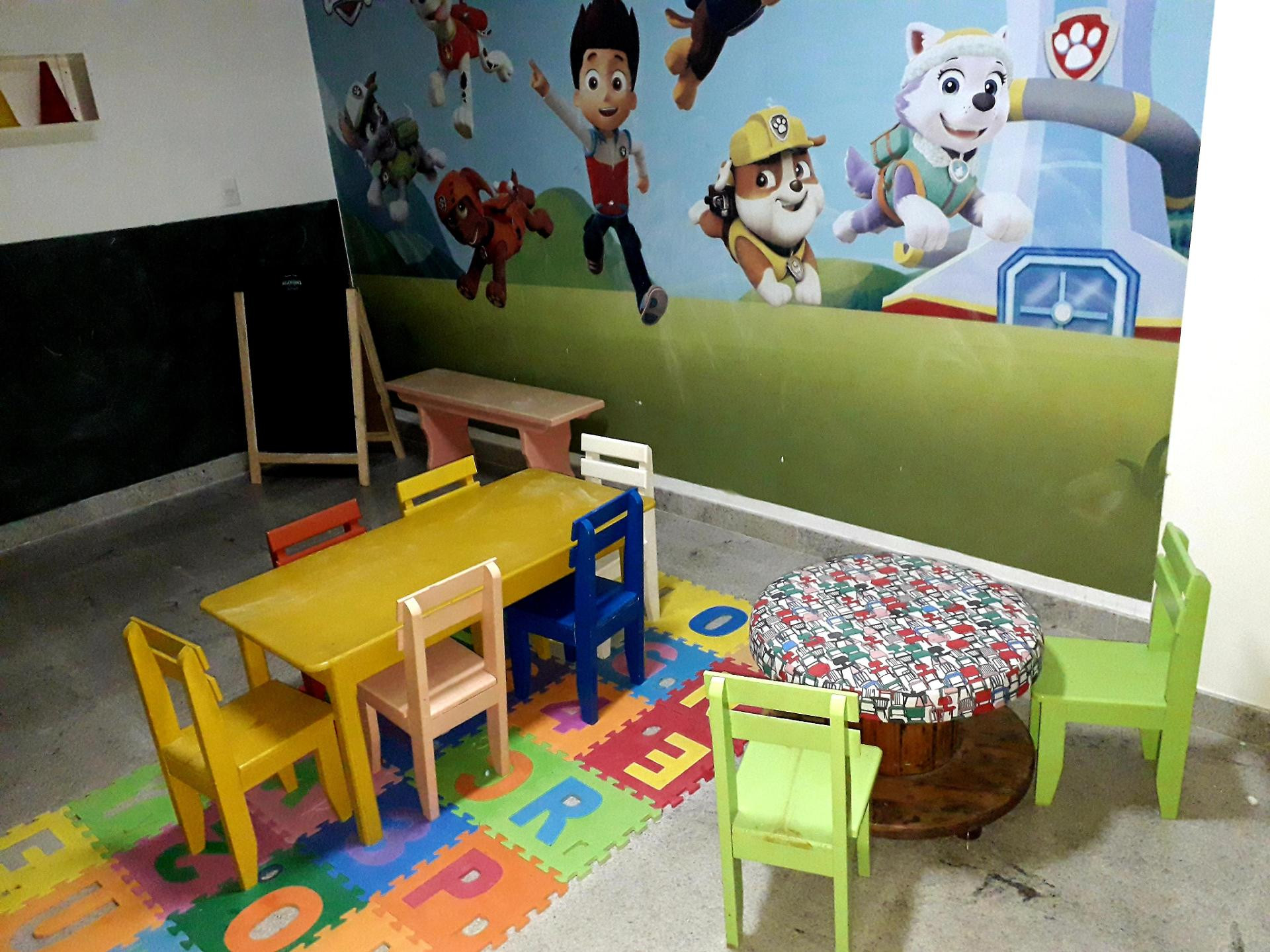 image-housing-carousel