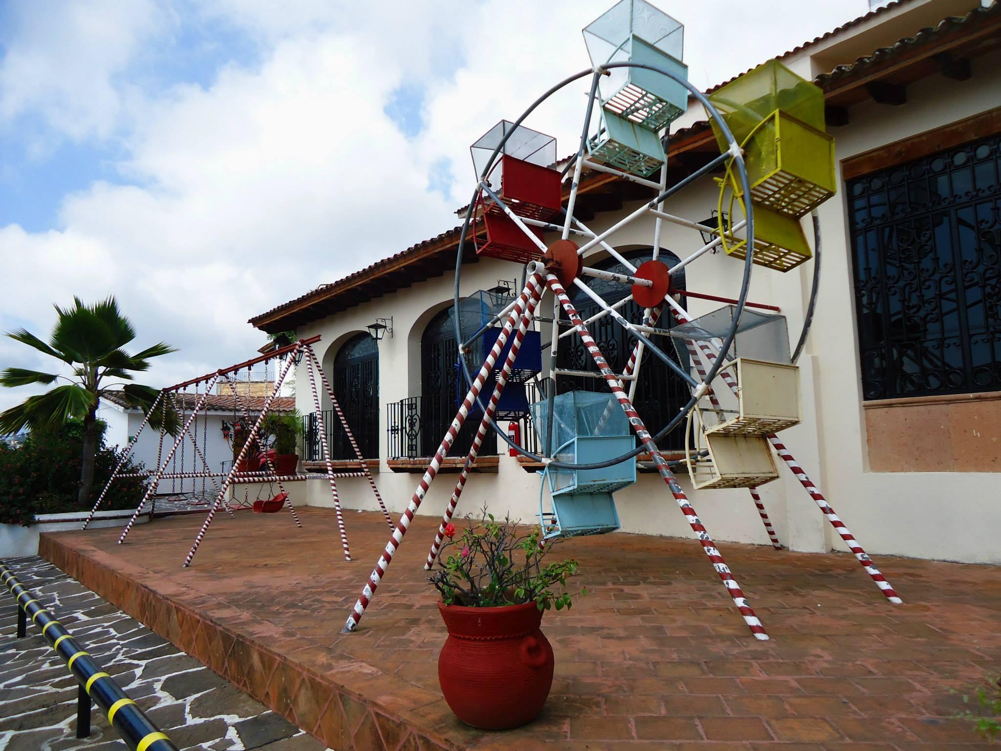 image-housing-carousel