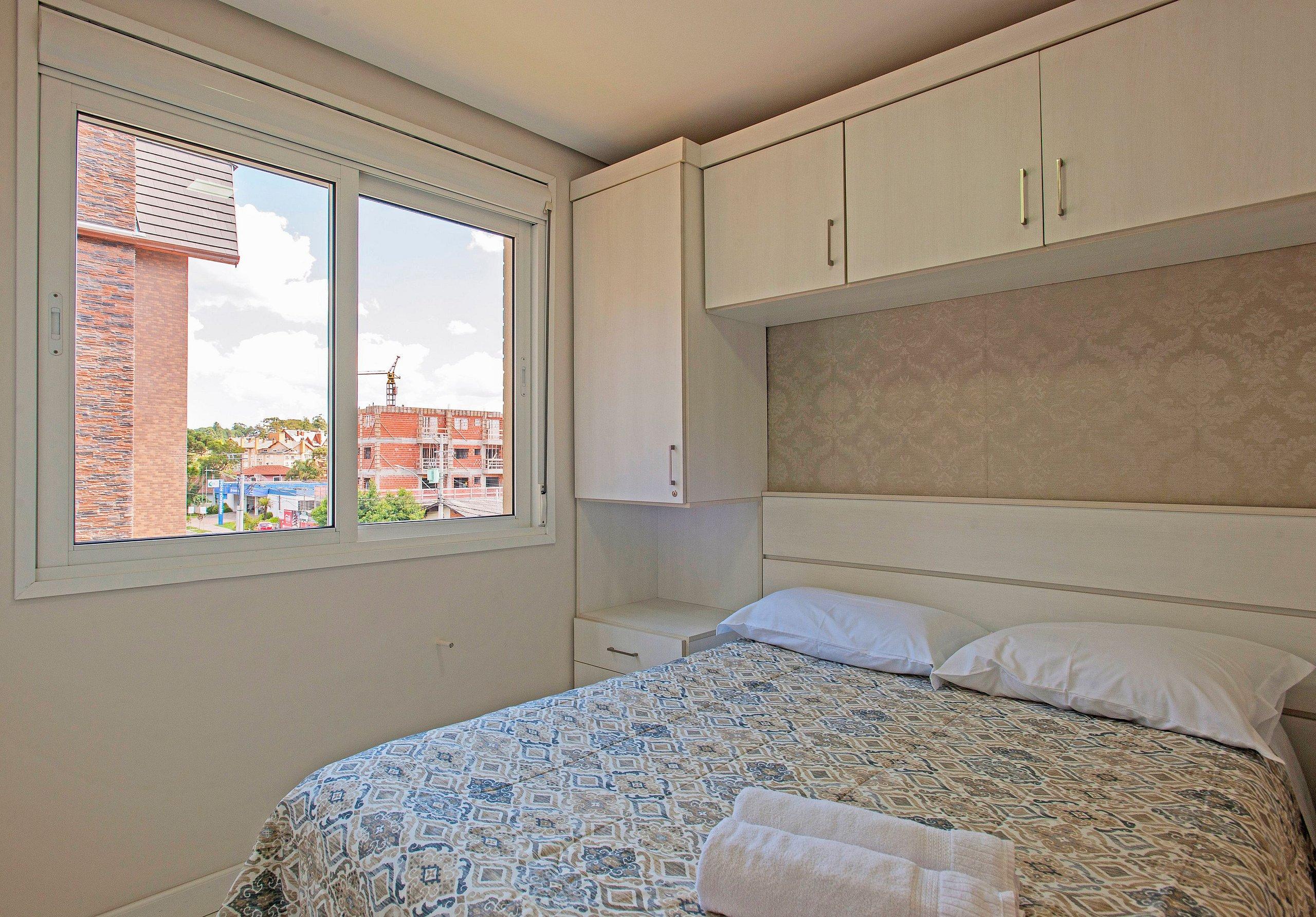 image-housing-carousel