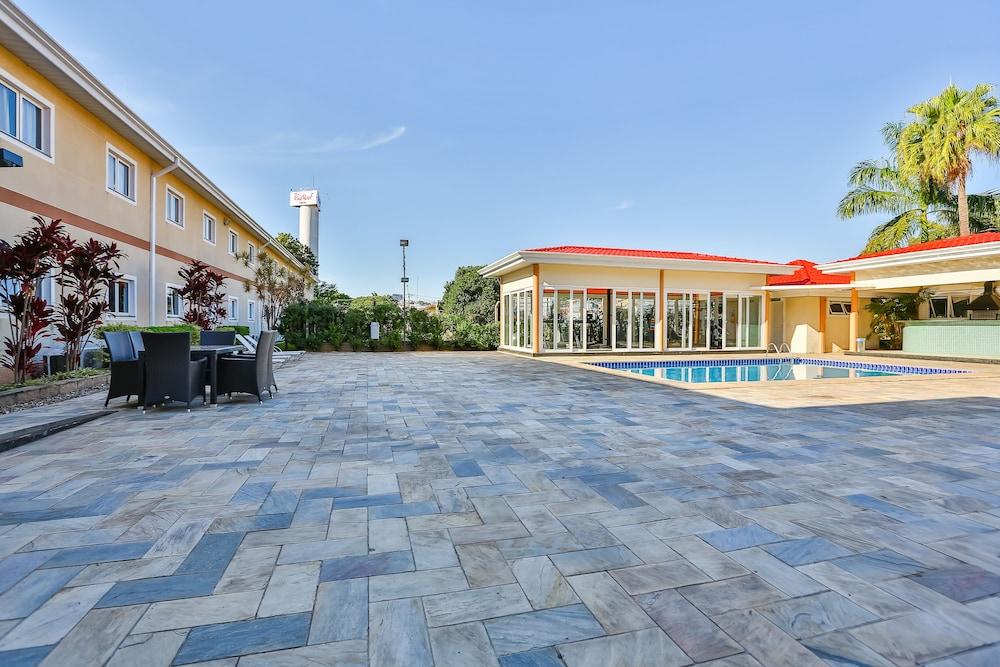 image-housing-carousel