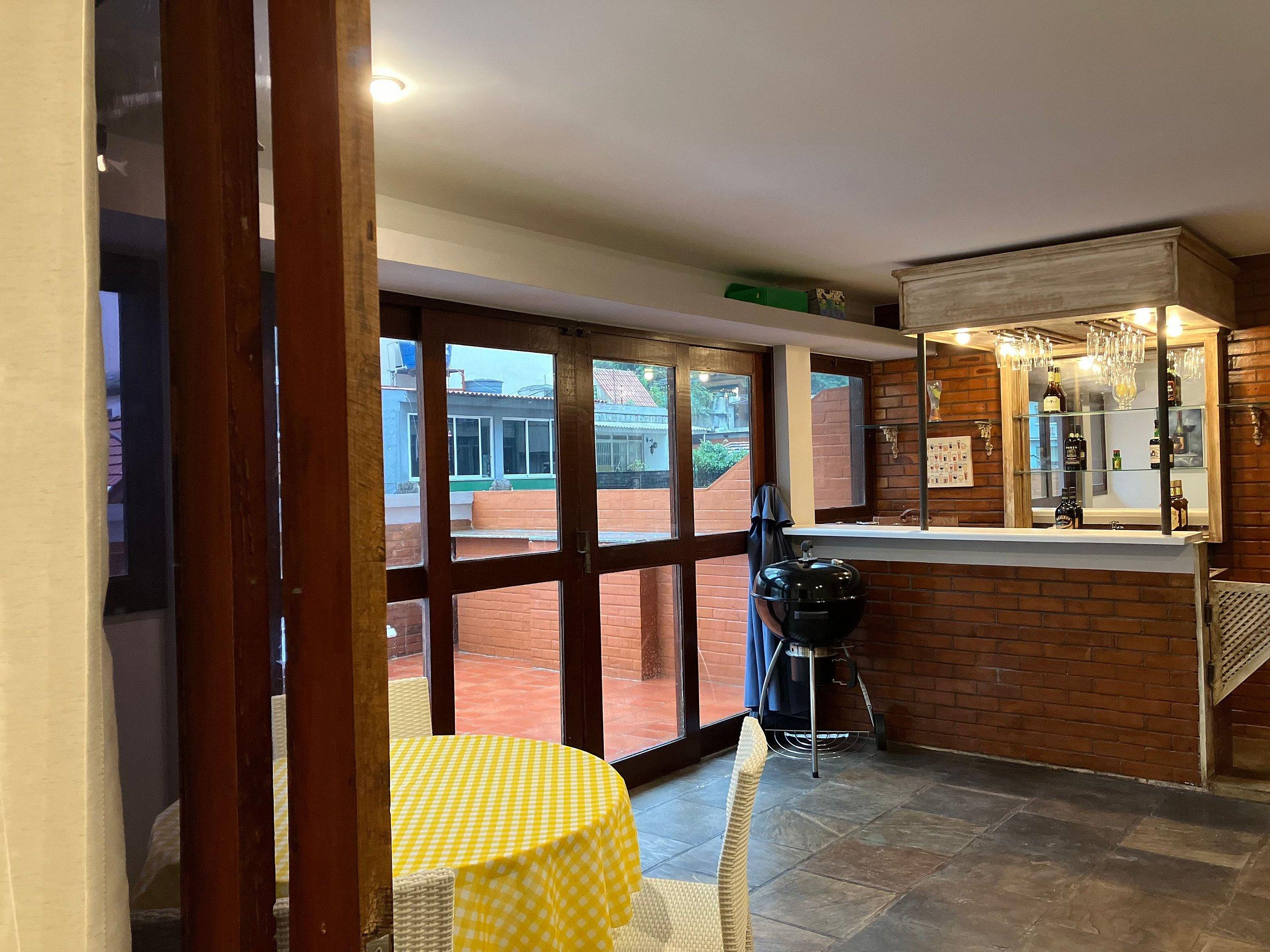 image-housing-carousel