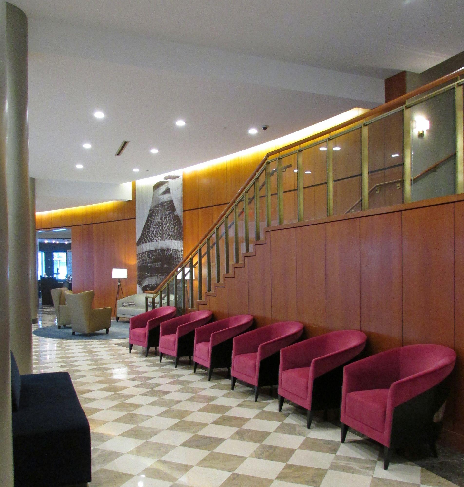 image-housing-carousel