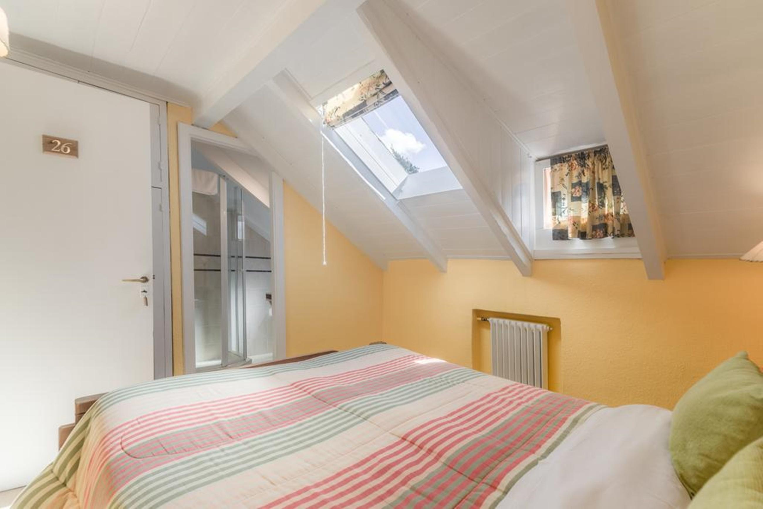 image-housing-carousel