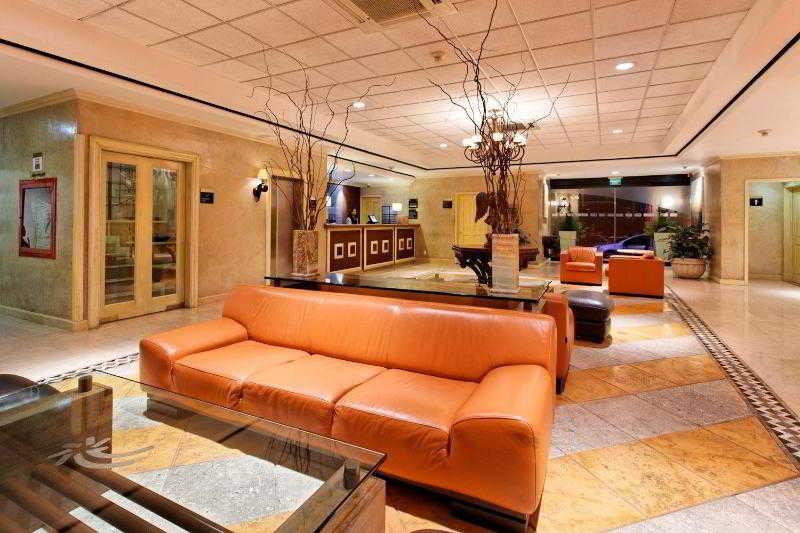image-housing-carousel