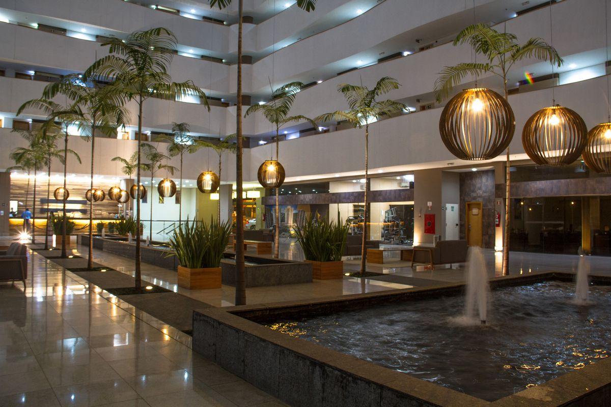 image-housing-carousel
