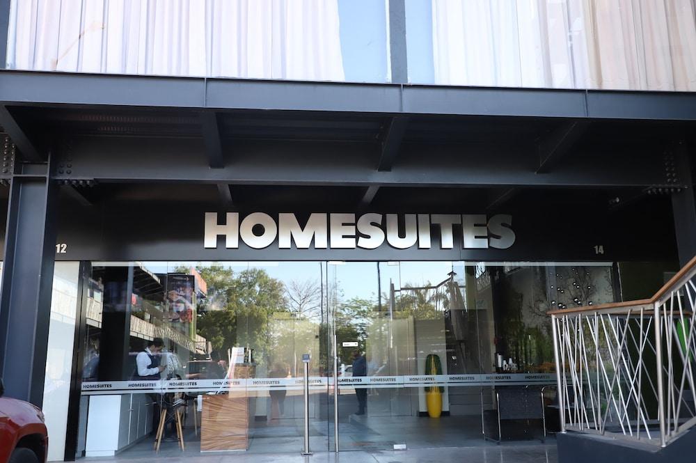 image-housing-carousel