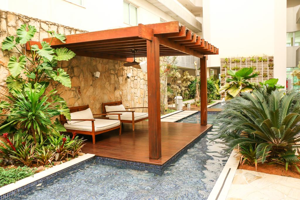image-housing-carousel