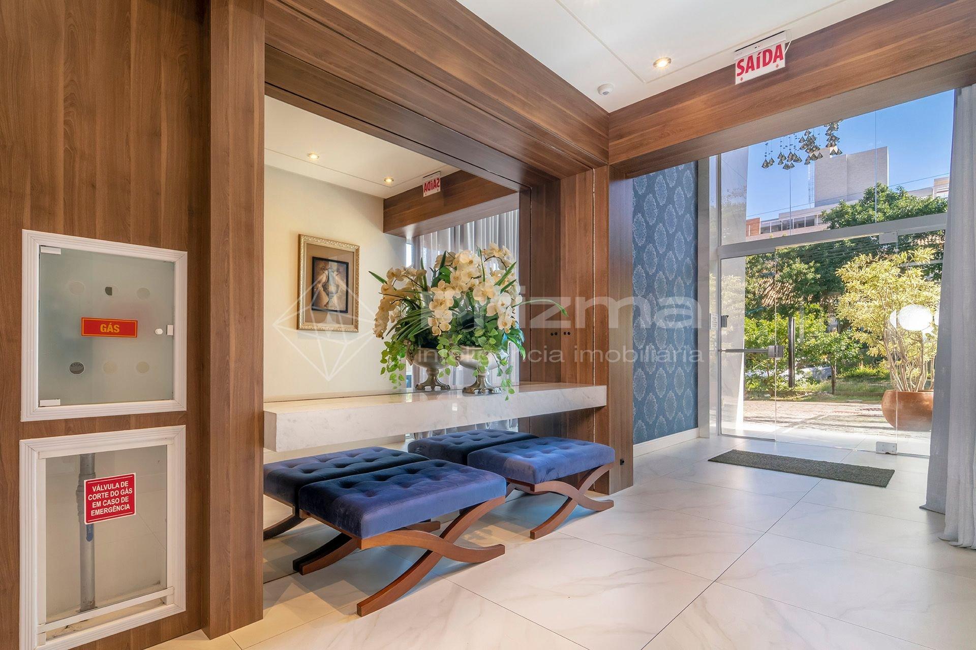 image-housing-carousel