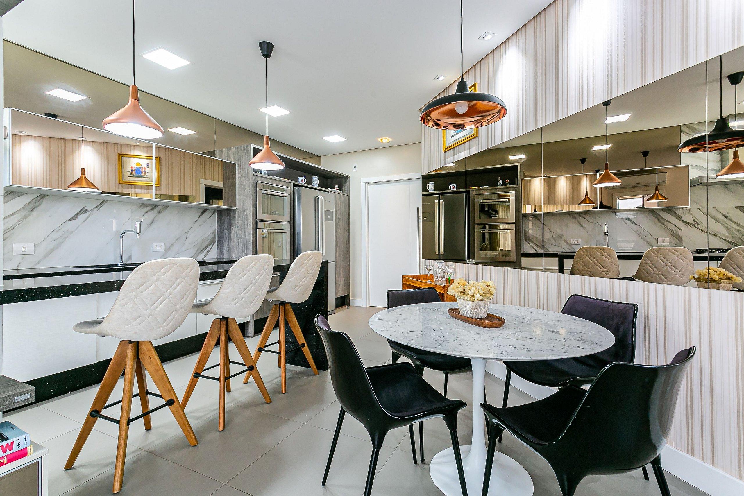image-housing-carousel