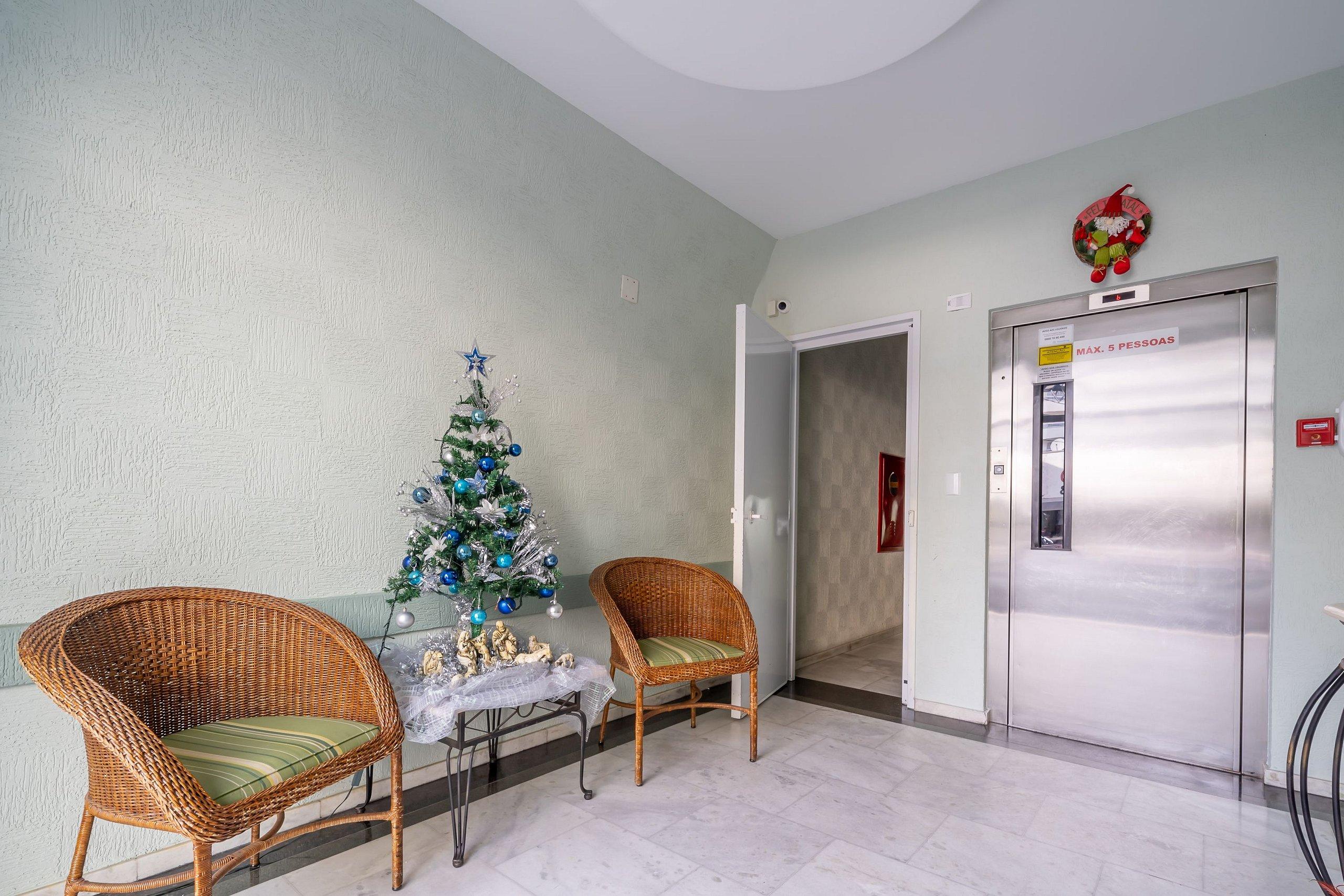 image-housing-carousel