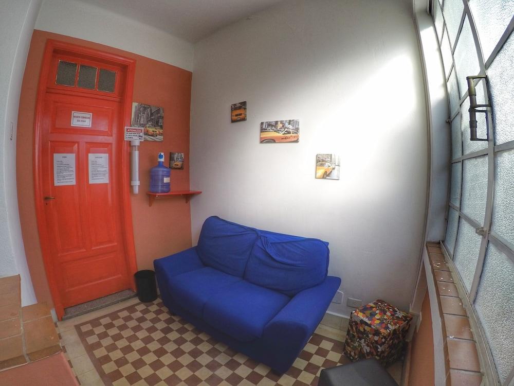 image-housing-carousel