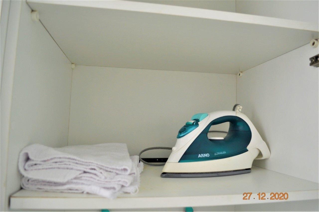 image-housing-carousel