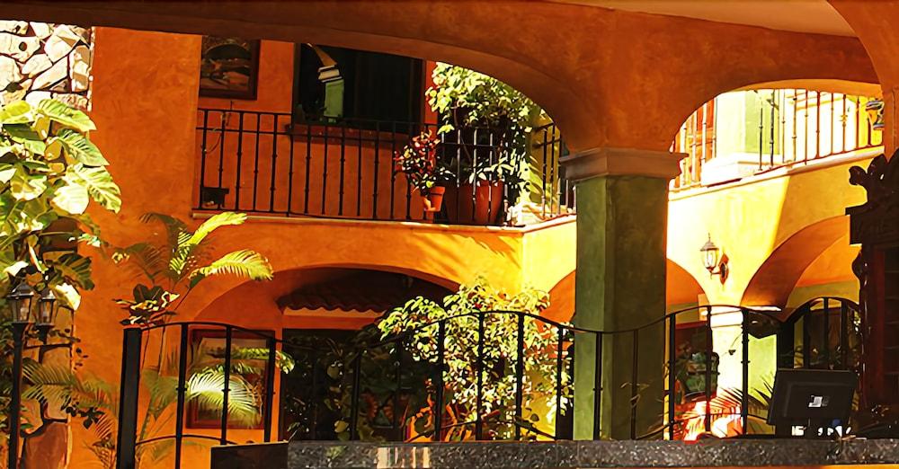 image-housing-carousel