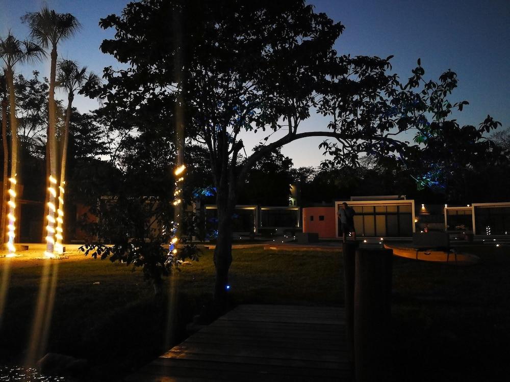 image-housing-carousel