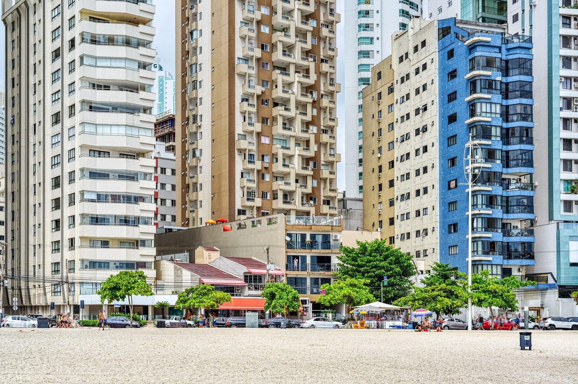 image-housing-carousel
