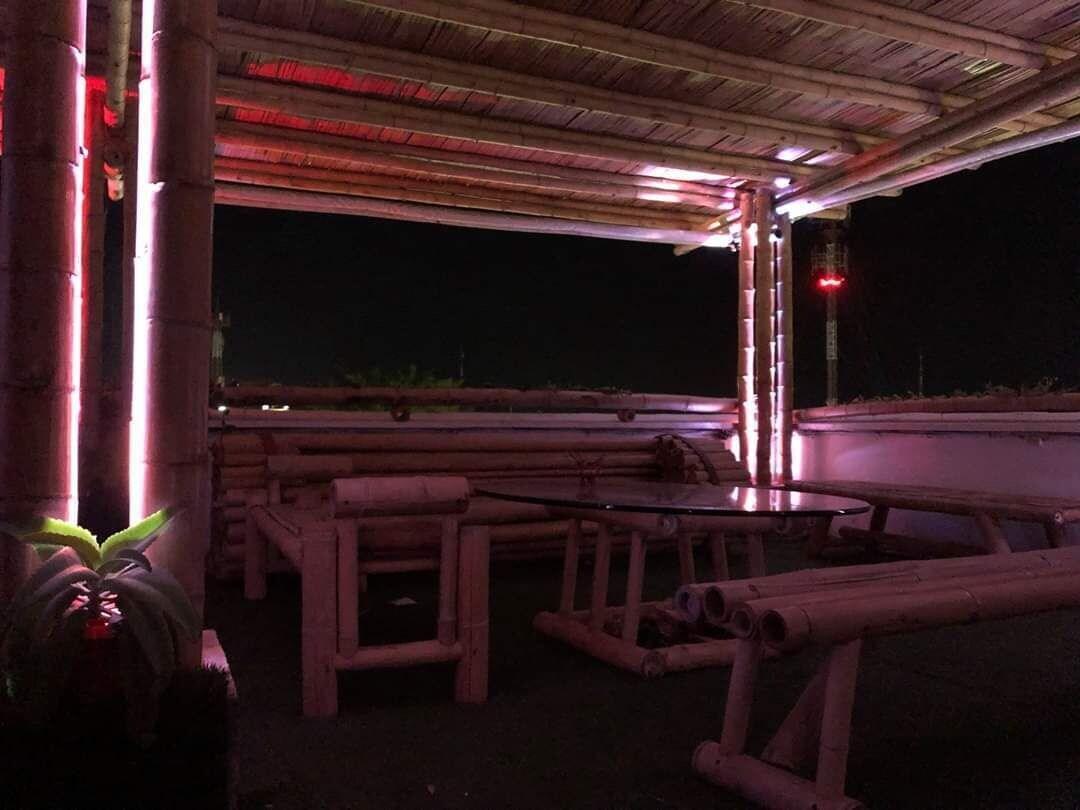 image-housing-carousel