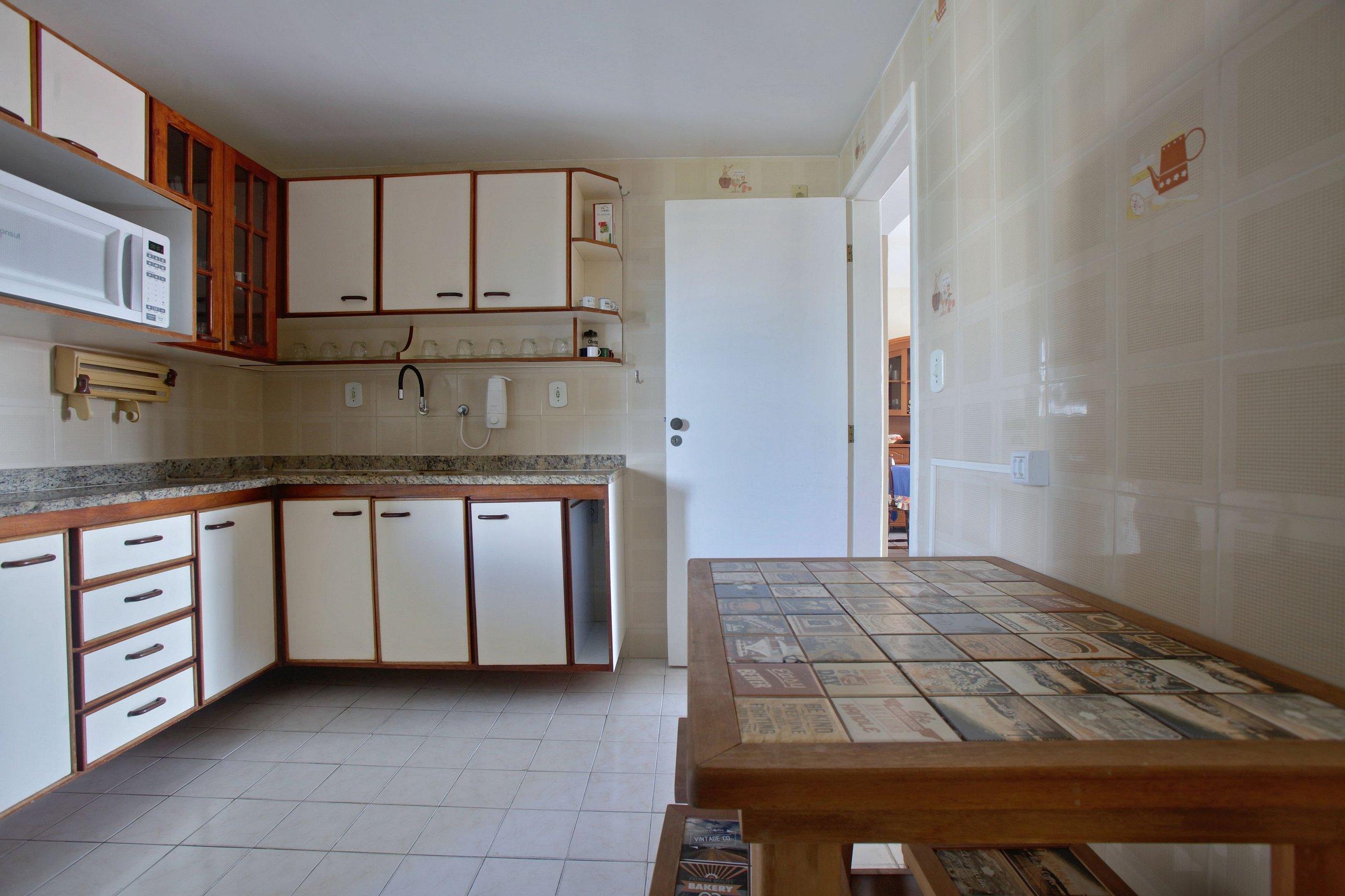 image-housing-carousel