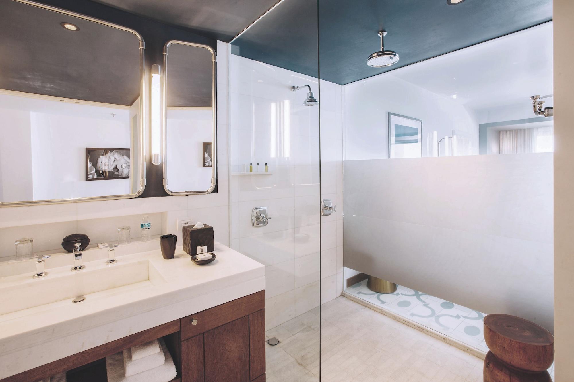 Habitación Deluxe, 2 camas Queen size, vista parcial al océano