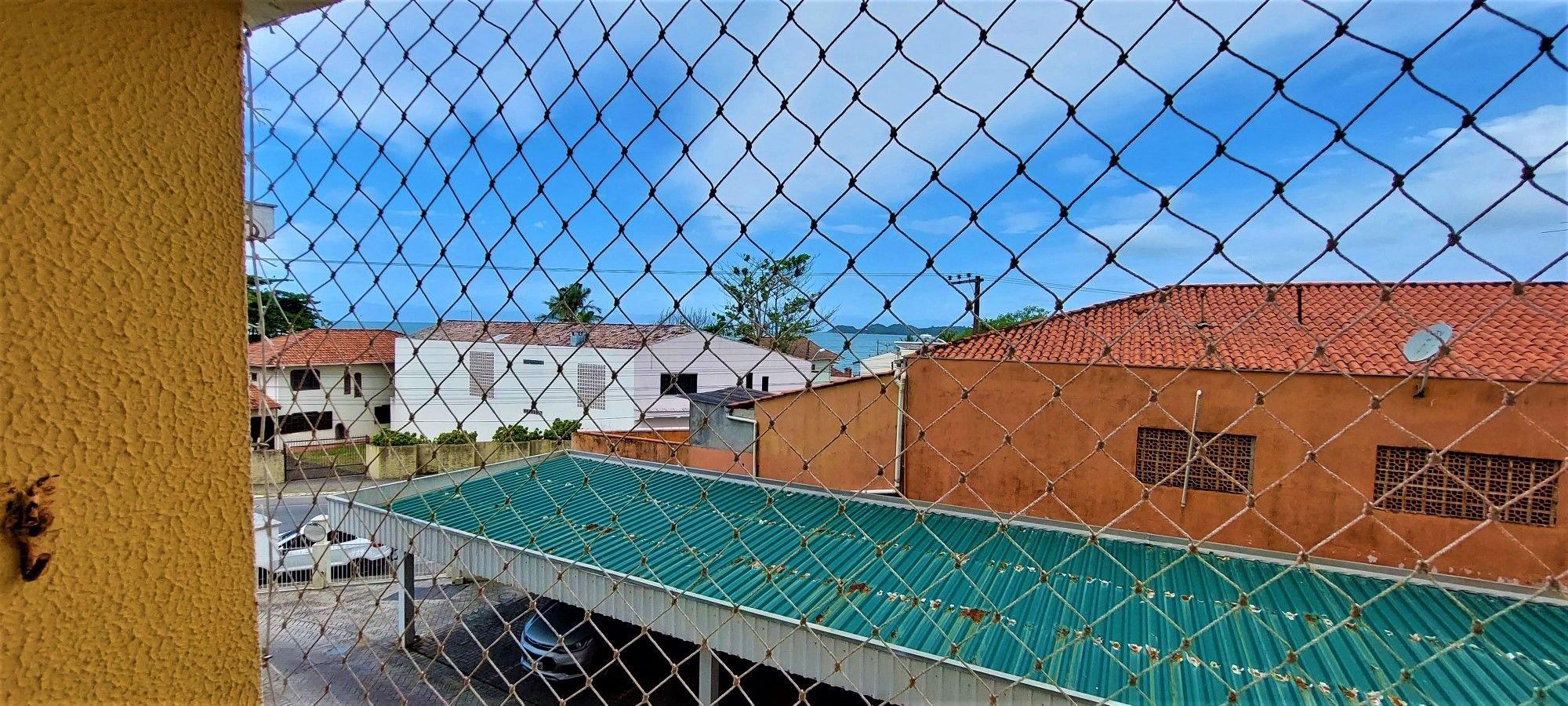 image-housing-carousel