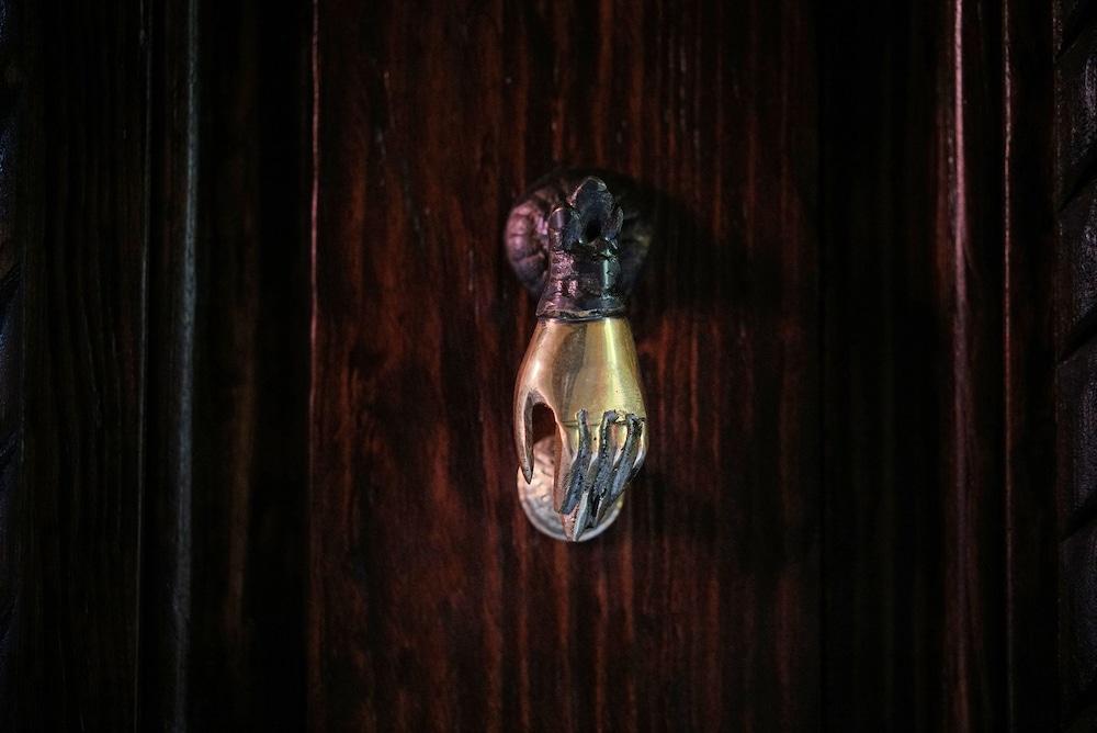 image-housing-carousel