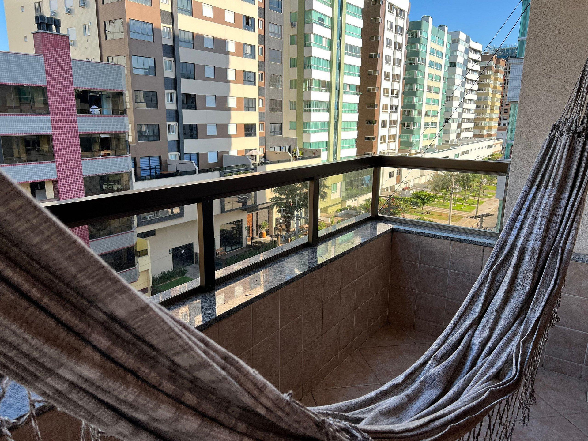 image-housing-carousel
