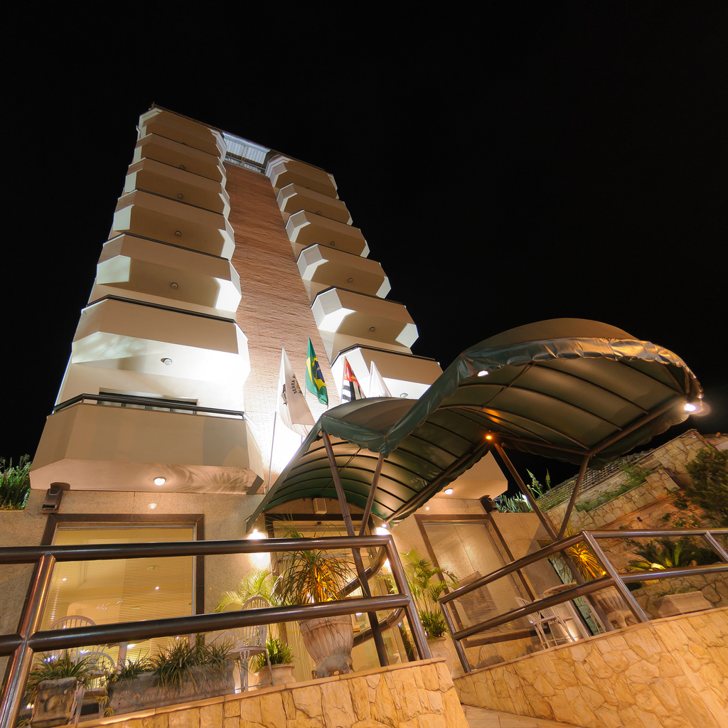 image-housing-carousel