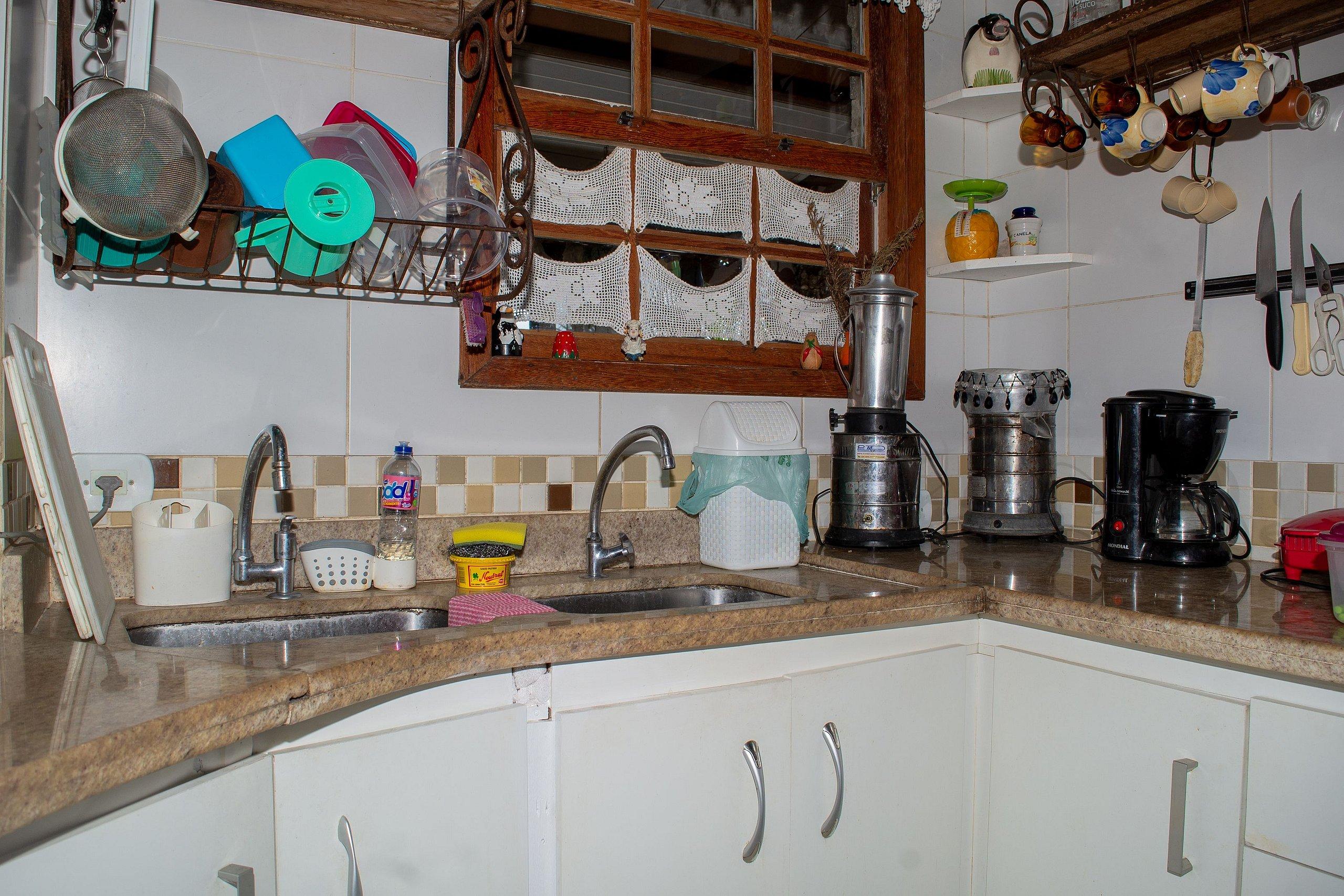 image-housing-carousel