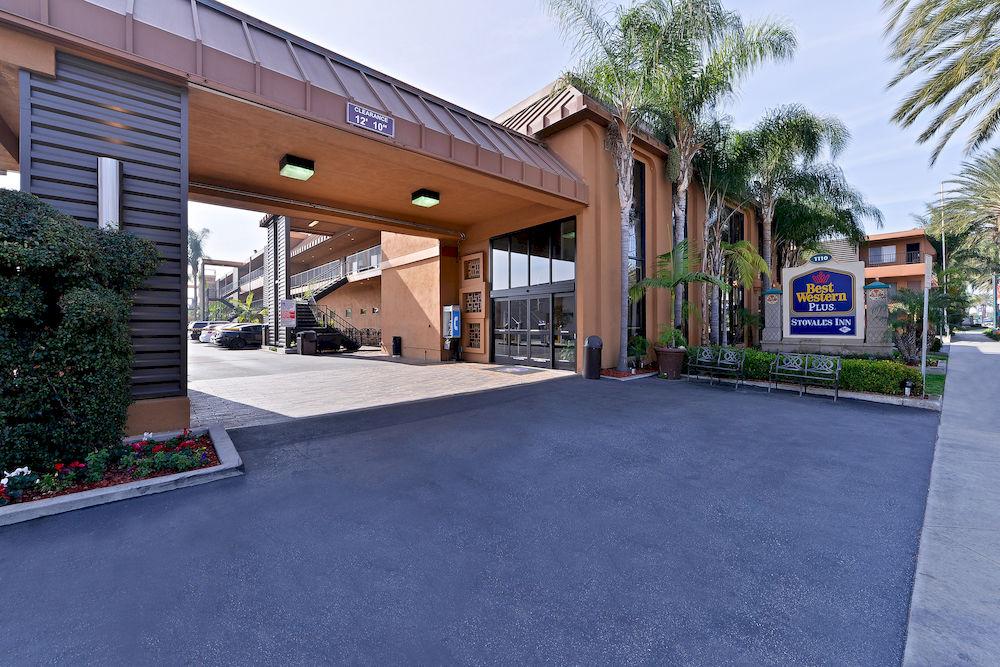image-housing-carousel