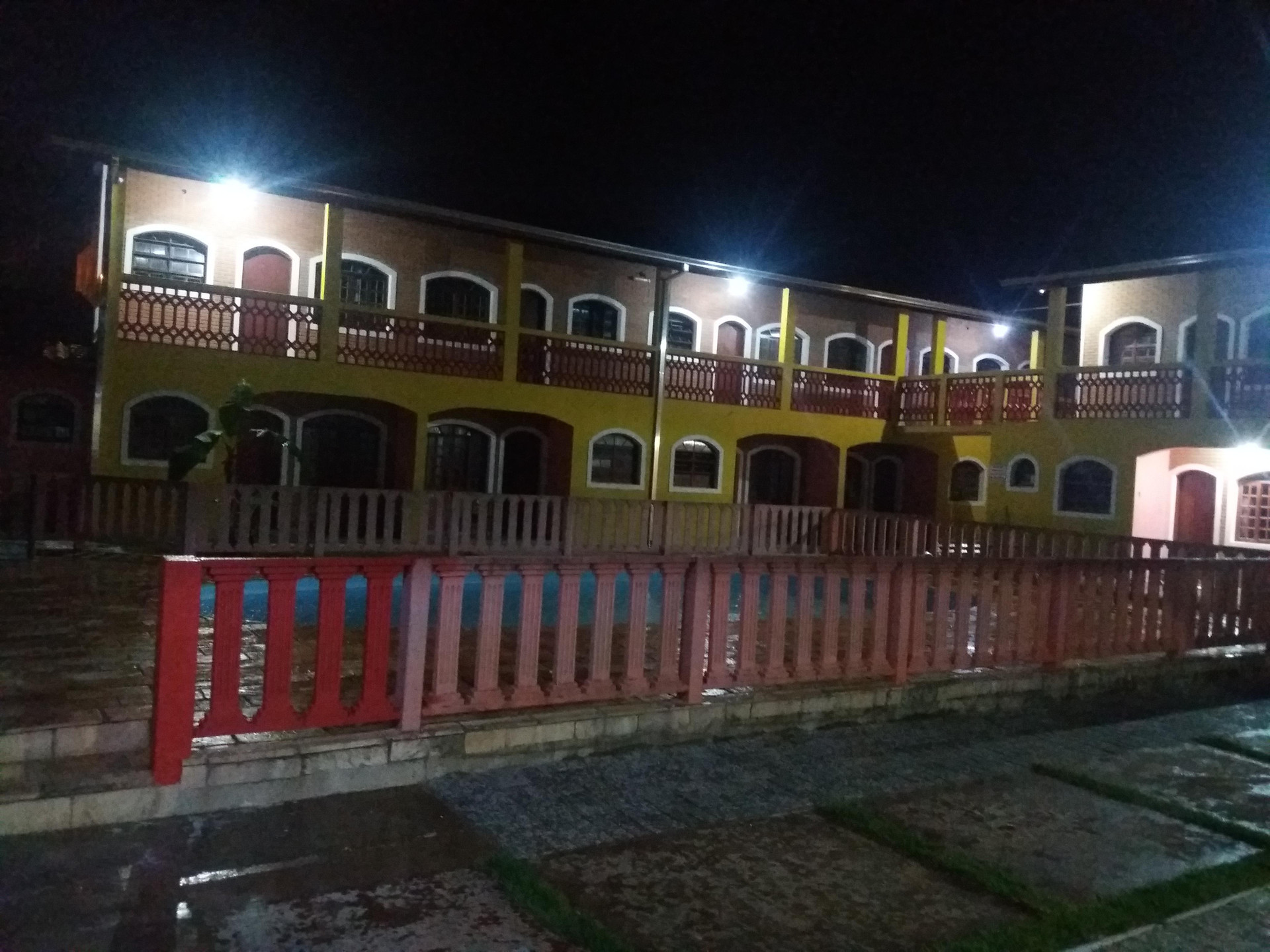 image-housing-carousel