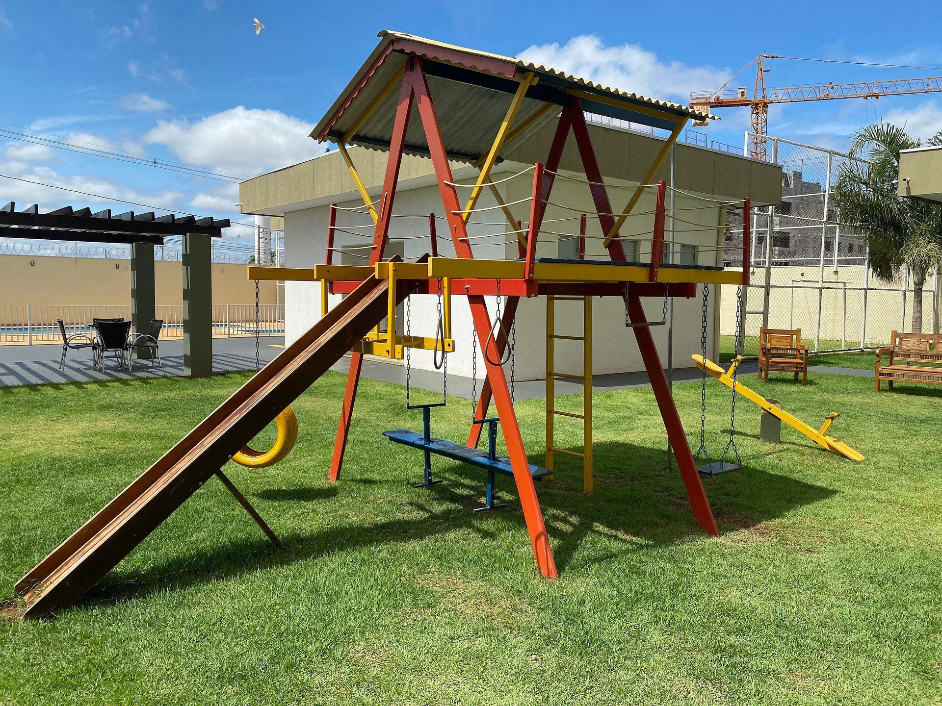 image-housing-carousel