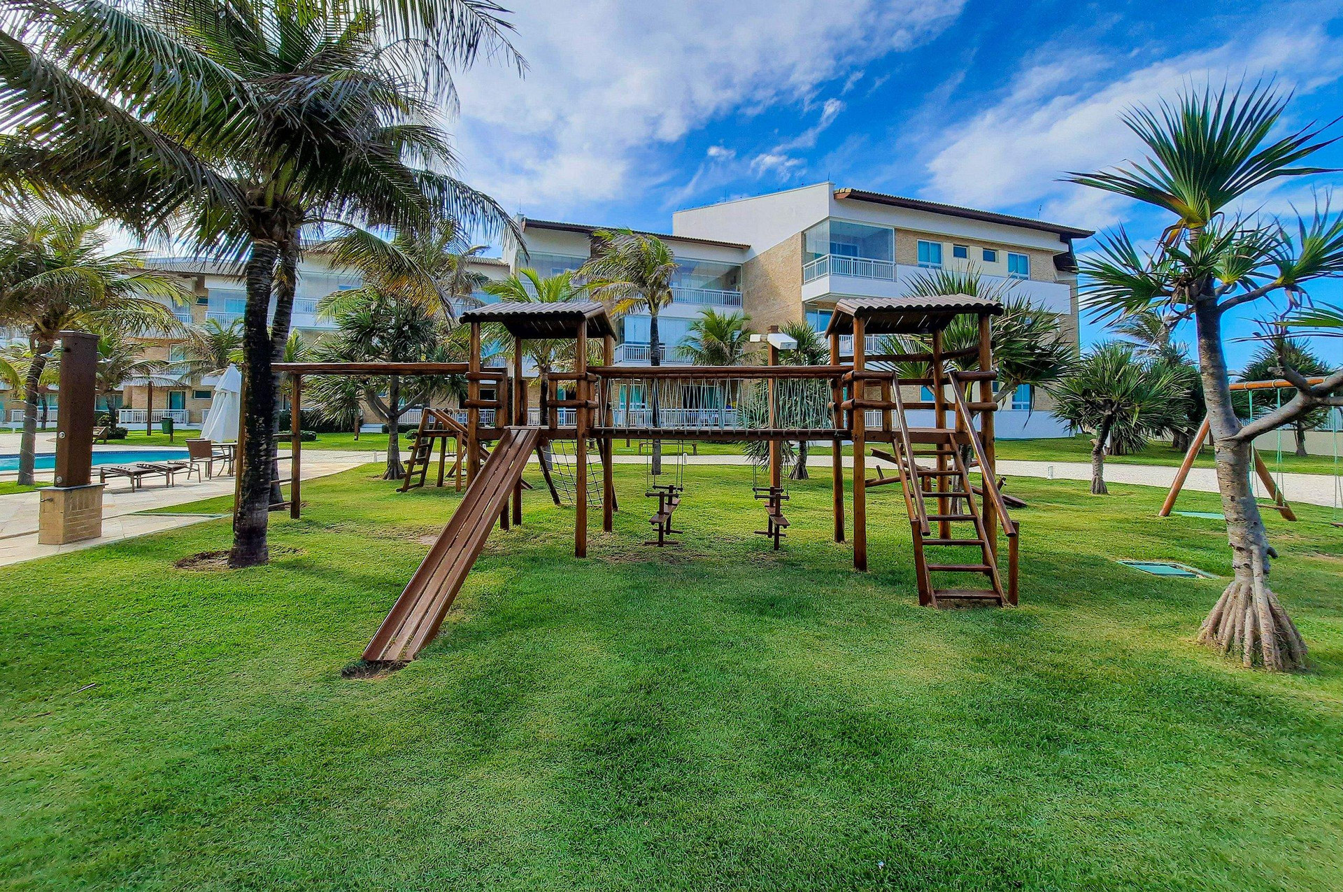 image-housing-carousel